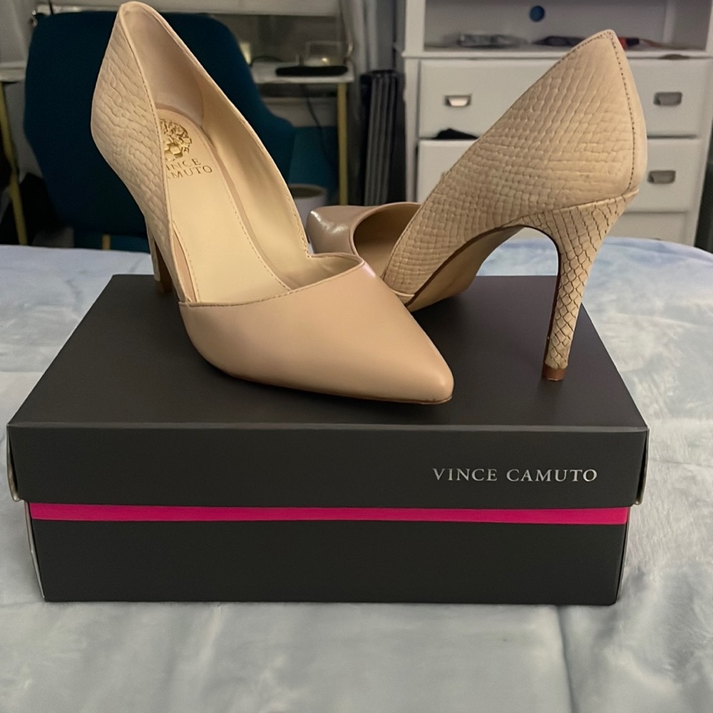 Vince Camuto Tan size 6M pumps